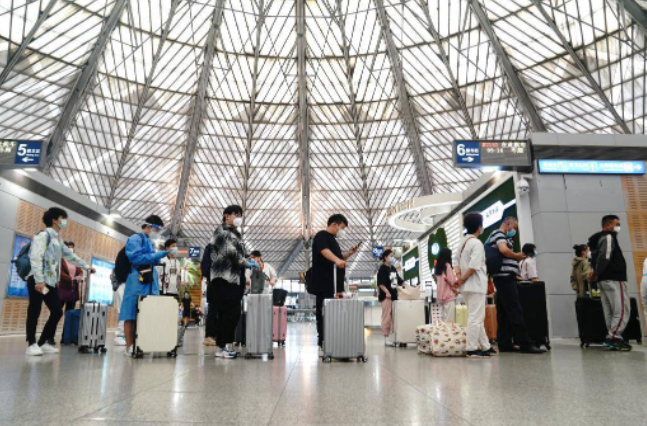 上海三大火车站恢复运行 列车班次有序